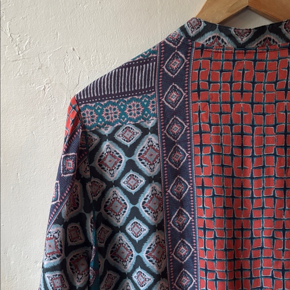 Tolani Geometric Floral Print Blouse in Red and Teal Blue Size Small NWOT - Picture 8 of 8